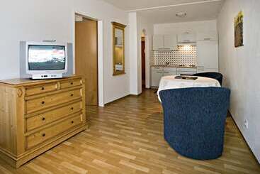 هتل Neue Post Apartments