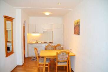 هتل Neue Post Apartments
