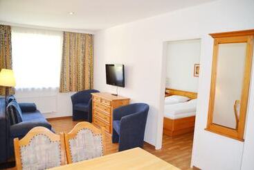 هتل Neue Post Apartments