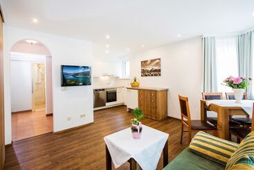 هتل Neue Post Apartments