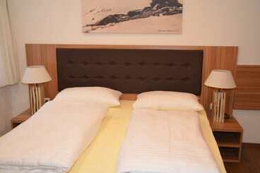 هتل Neue Post Apartments