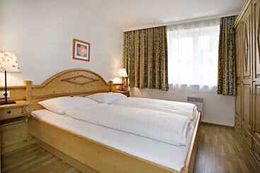 هتل Neue Post Apartments