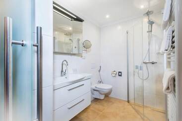هتل Neue Post Apartments