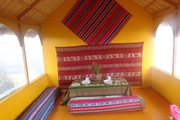 هتل Uros Suma Uro Lodge