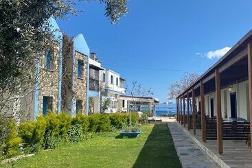 Kemancı Suites & Restaurant & Beach
