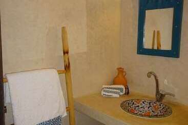 پانسیون Art'gana Lodge