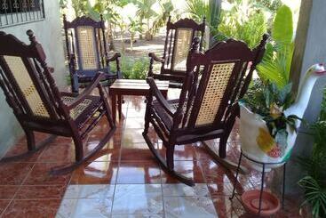 پانسیون La Sabana Cheap House