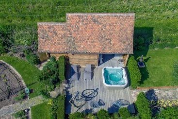 پانسیون Le B. Cottage
