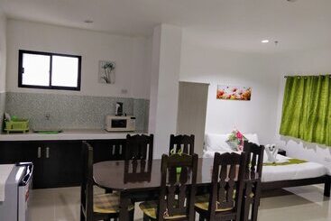 پانسیون Spacious Private Apartment At Laorenza Residences