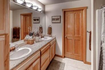 Wintergreen Lodge