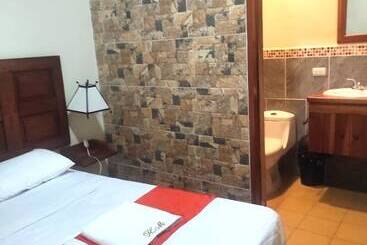 هاستل Hostal Los Octavianos Deluxe