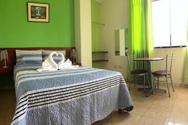 Общежитие Hostal Rodinn
