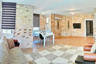 Arya Suites