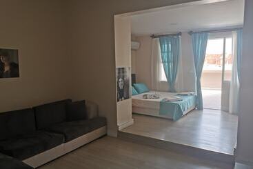 Arya Suites