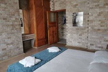 Arya Suites