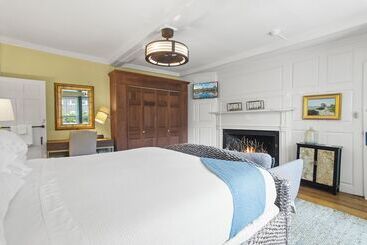 Bed and Breakfast Carlisle House Inn