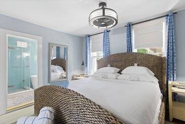 Bed and Breakfast Carlisle House Inn