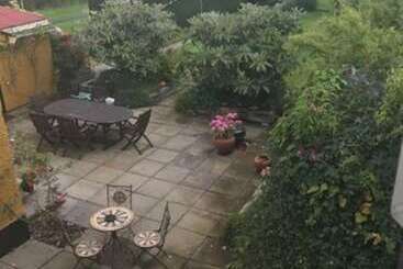 تختخواب و صبحانه Clare Manor