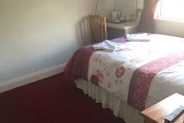 تختخواب و صبحانه Clare Manor