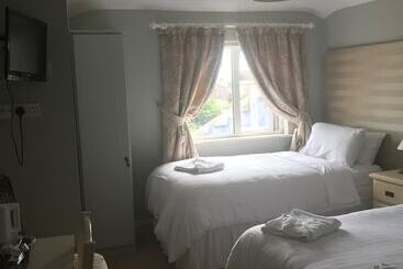 تختخواب و صبحانه Clare Manor