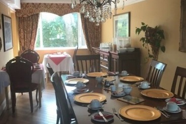 تختخواب و صبحانه Clare Manor