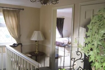 تختخواب و صبحانه Clare Manor