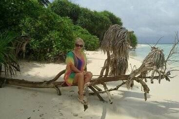 تختخواب و صبحانه Local Travel Beach