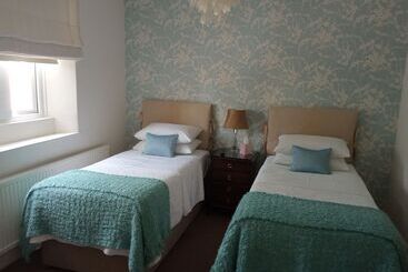 تختخواب و صبحانه The Ivy House