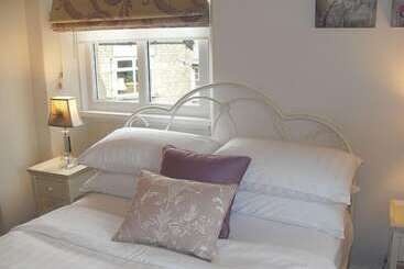 تختخواب و صبحانه The Ivy House