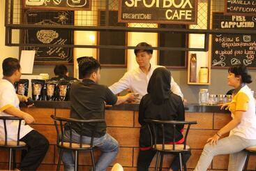 Front One Hotel Airport Solo