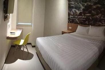 Front One Hotel Airport Solo