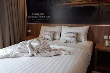 Front One Hotel Airport Solo