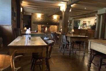 مسافرخانه Horse & Groom   Upper Oddington