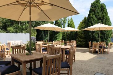 مسافرخانه Horse & Groom   Upper Oddington