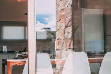 هتل Azalea Luxury Lodge