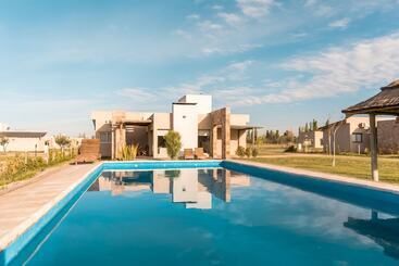 هتل Azalea Luxury Lodge