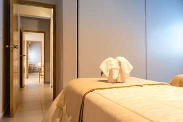 هتل Azalea Luxury Lodge