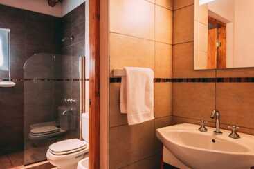 هتل Azalea Luxury Lodge