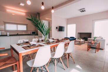 هتل Azalea Luxury Lodge