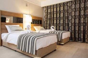 هتل Cherry Garden City & Spa