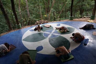 هتل Driftwood Glamping And Boutique