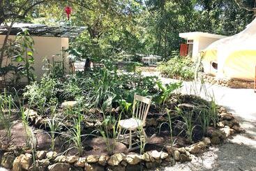 هتل Driftwood Glamping And Boutique