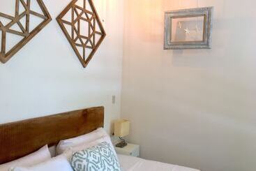 هتل Driftwood Glamping And Boutique