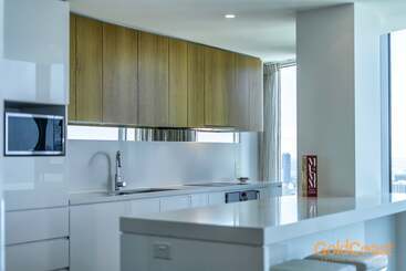 هتل Gold Coast Private Apartments