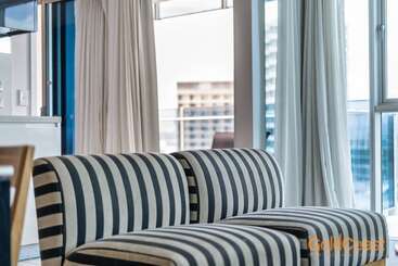 هتل Gold Coast Private Apartments