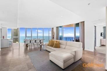 هتل Gold Coast Private Apartments