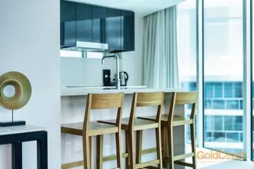 هتل Gold Coast Private Apartments