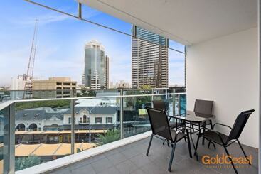 هتل Gold Coast Private Apartments