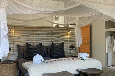 هتل Isilimela Game Lodge