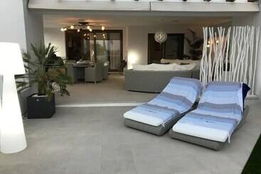 هتل Las Terrasses De Cortesin D38